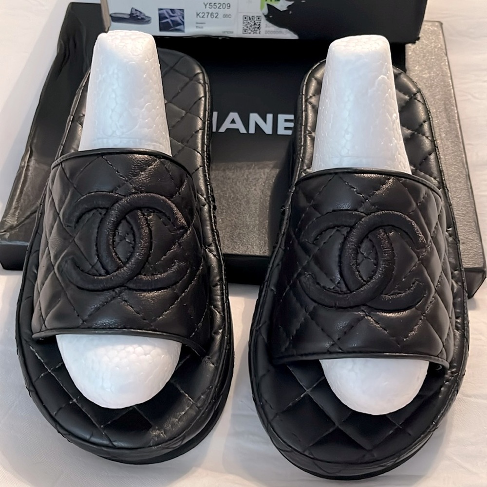 Like New CC Chanel Quilted Slides Shoes Sandals